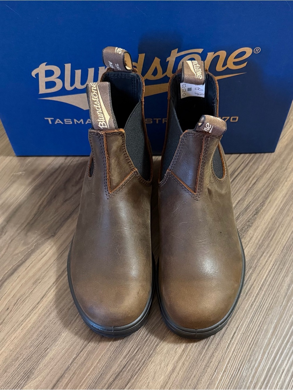 Blundstone Brown Chelsea Boot with Black Lug Sole